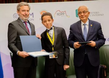 «التعليم» تكرم الطلاب الفائزين فى مسابقة مخاطر الهجرة غير الشرعية