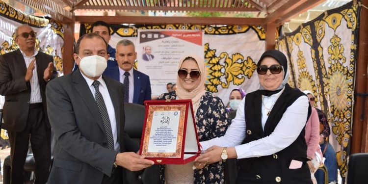 ” بأيدينا نفرح أهالينا” أول مشروع تخرج بقري حياة كريمة