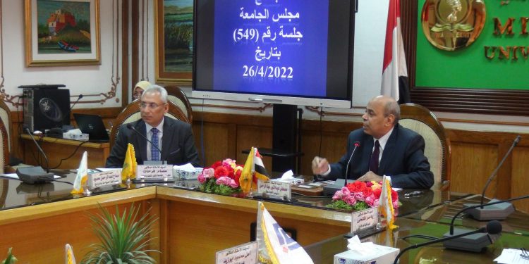 جامعة المنيا تناقش استعدادات امتحانات الفصل الدراسي الثاني