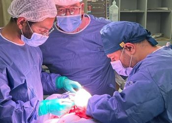 مستشفي سوهاج الجامعي تنجح في إنقاذ حياة رجل مذبوح من الرقبة