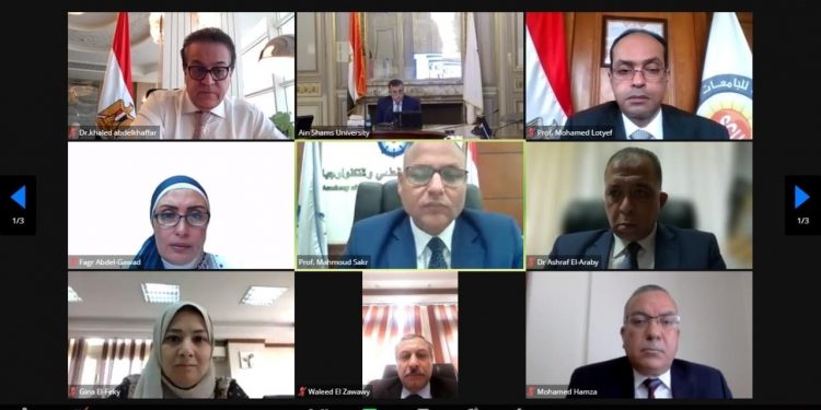 وزير التعليم العالي يرأس اجتماع الخبراء للتحضير لمشاركة الوزارة في مؤتمر الأطراف لتغيرات المناخ COP27