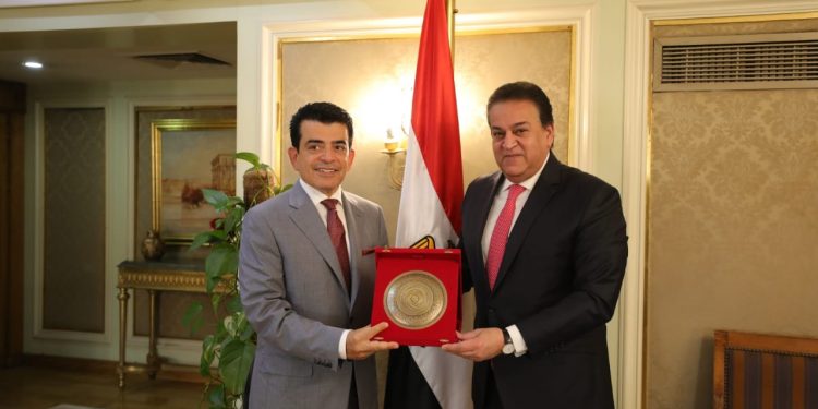 وزير التعليم العالي يبحث تعزيز التعاون مع المدير العام لمُنظمة الإيسيسكو