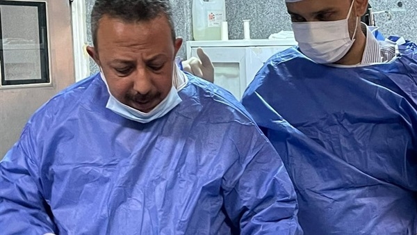 فريق جراحي بمستشفى بنها الجامعي يستأصل 5 سم من القصبة الهوائية لشاب