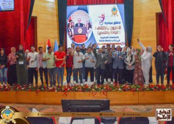 رئيس جامعة طنطا يقدم هدايا لـ250 من الطلاب ذوى الهمم