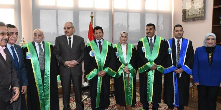 بحضور وزير الشباب والرياضة.. مناقشة رسالة ماجستير عن مقرر الإعلام الرياضي بكليات التربية الرياضية