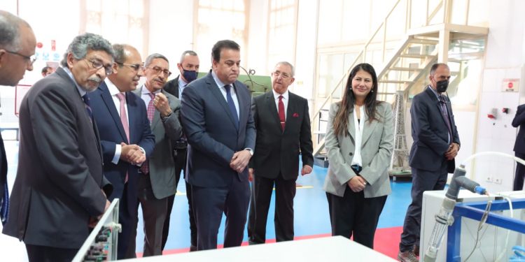 على هامش مجلس الجامعات الخاصة والأهلية..وزير التعليم العالي يتفقد كليات ومنشآت الجامعة البريطانية