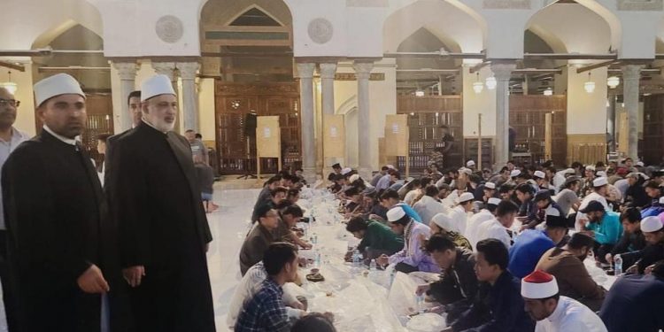 وكيل الأزهر: زيادة دعوات الإفطار الجماعي للطلاب الوافدين إلى 1500 دعوة