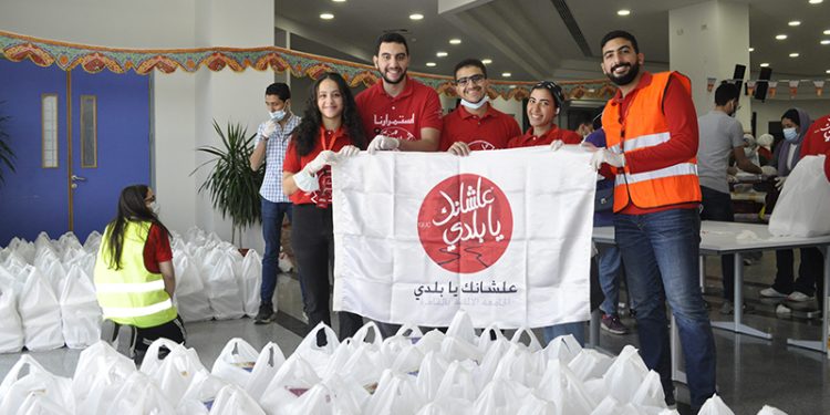 فريق “علشانك يا بلدي” بالجامعة الألمانية يوفر 8 آلاف وجبة للأسر الأكثر احتياجاً في رمضان