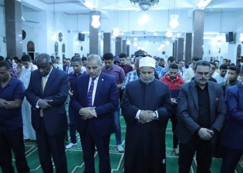 ﻿رئيس جامعة الأزهر يحتفل بذكرى انتصارات العاشر من رمضان ويؤدي صلاتي العشاء والقيام مع أبنائه الطلاب