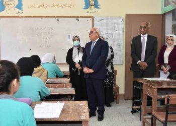 محافظ بورسعيد يعلن نجاح تجربة امتحانات البابل شيت لطلاب الإعدادية