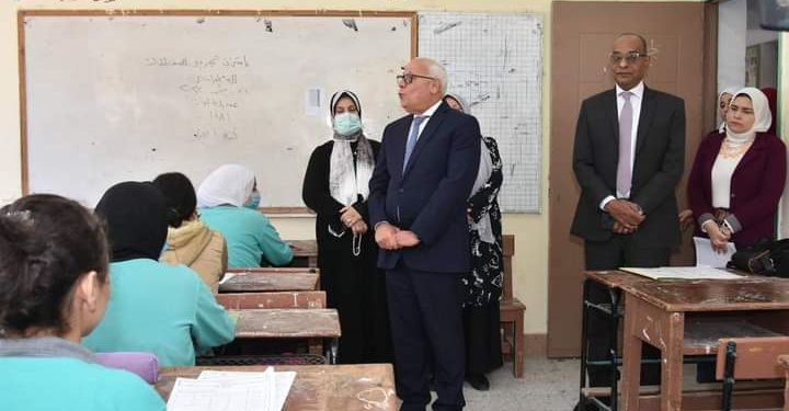 محافظ بورسعيد يعلن نجاح تجربة امتحانات البابل شيت لطلاب الإعدادية