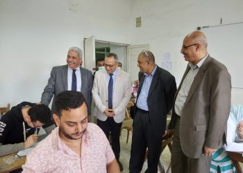 ﻿صديق يتفقد لجان امتحانات الدراسات العليا بقطاع الطب ويهنئ الطلاب بشهر رمضان المبارك