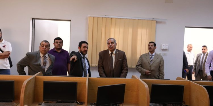 ﻿رئيس جامعة الأزهر يتفقد مركز الاختبارات الإلكترونية بمدينة نصر