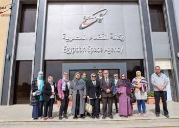 علوم جامعة القاهرة في زيارة ميدانية لوكالة الفضاء المصرية