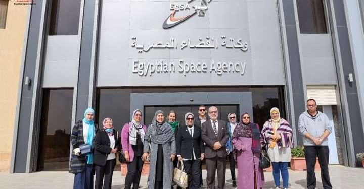 علوم جامعة القاهرة في زيارة ميدانية لوكالة الفضاء المصرية