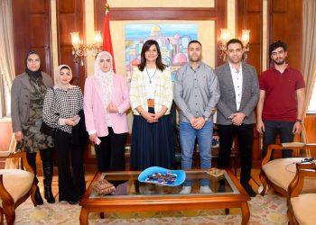 وزيرة الهجرة تستقبل عددًا من الشباب المشاركين في دعم الجالية المصرية خلال الأزمة الروسية الأوكرانية