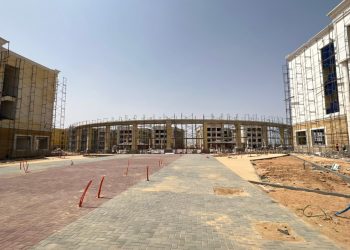 وزير التعليم العالي يتابع الموقف التنفيذي لجامعة الزقازيق الأهلية