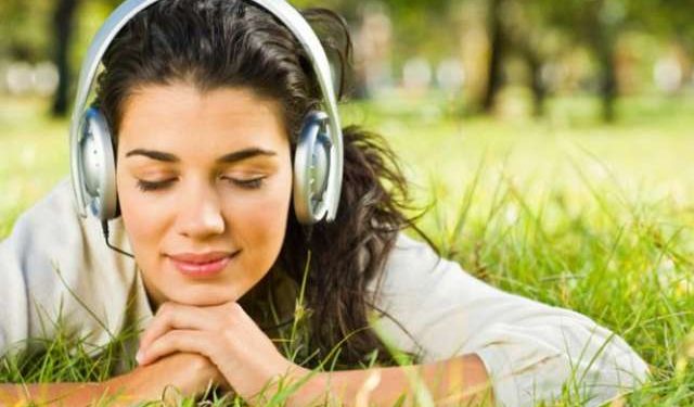 ما حكم سماع الموسيقى والأغاني ؟ الإفتاء تجيب