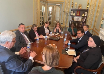 وزير التعليم العالي يستعرض تقريرًا حول التعاون مع ممثلي 11 جامعة بريطانية