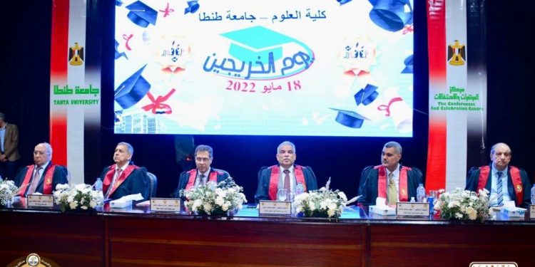 «علوم طنطا» تحتفل بتخريج دفعتي «رشاد وعبد الناجي»