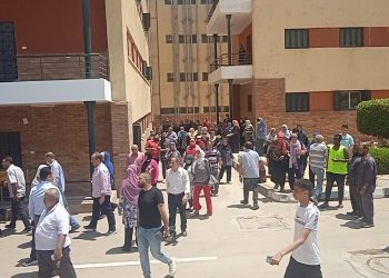 تجربة إخلاء ناجحة للمبنى الرئيسي بالمدينة الجامعية طلبة بجامعة عين شمس.. صور
