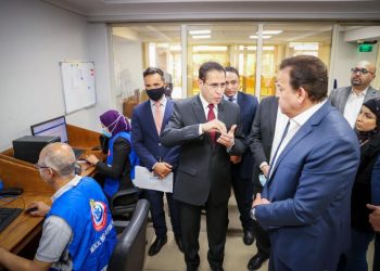 عبدالغفار يتفقد مستشفى الزيتون التخصصي ويوجه الشكر للعاملين على تفانيهم بالعمل