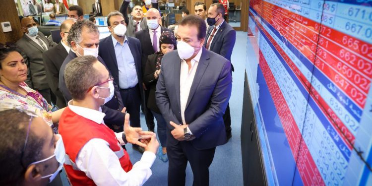 عبدالغفار يوجه بصرف مكافأة للعاملين بالإسعاف وبخفض المدة لمعدلات الاستجابة للبلاغات