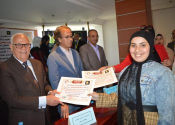 محافظ بورسعيد: توفر تدريب عملي لطلاب التعليم الفني خلال الدراسة برواتب مجزية