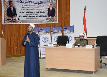 حملة توعوية بجامعة القناة تحت شعار ” أسرة مستقرة= مجتمع آمن”