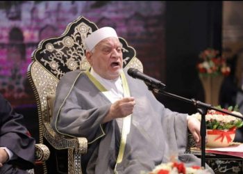 شيخ الأزهر يطمئن هاتفيا على الدكتور أحمد عمر هاشم بعد إصابته بكسر في الفخذ