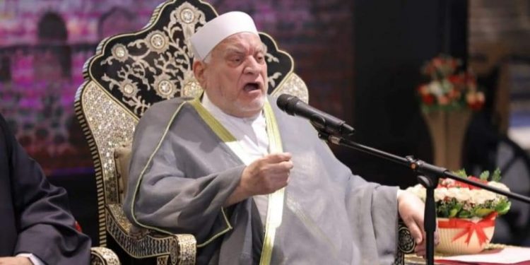 شيخ الأزهر يطمئن هاتفيا على الدكتور أحمد عمر هاشم بعد إصابته بكسر في الفخذ