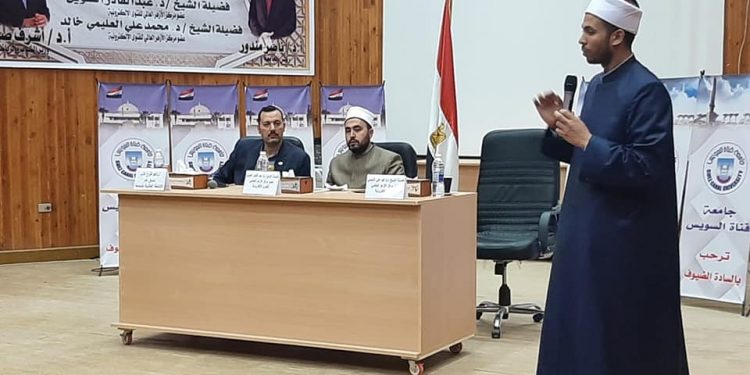 رئيس جامعة قناة السويس يفتتح معرض الفنون التشكيلية بعنوان ” أدب الخيال العلمي “