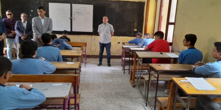 بعد غزو الأمراض النتفسية للمدارس.. توجه عاجل من التعليم بشأن التعامل مع الأمراض المعدية