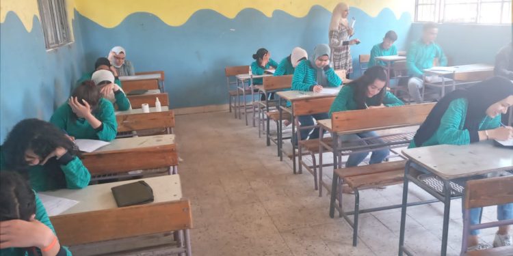 خطأ تربوي.. خبير: قرار التعليم بعودة نظام البوكليت لمحاربة الغش والتسريب متناقض