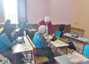 أمهات مصر: صعوبة إنجليزي الأول الثانوي.. وشكاوي من القطعة والترجمة