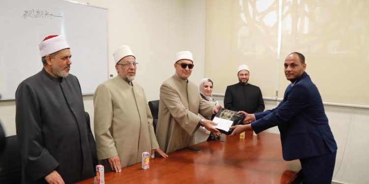 «البحوث الإسلامية» يكرّم الفائزين في مسابقة «الجائزة» ويؤكد: تفاعل الجمهور يعكس وعيه وحرصه على المعرفة