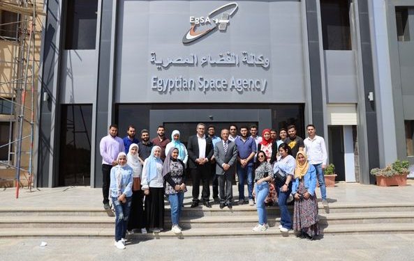طلاب جامعة بني سويف في زيارة ميدانية لوكالة الفضاء المصرية