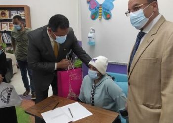 لفتة إنسانية.. سلومة يتفقد لجنة الشهادة الإعدادية بمستشفي سرطان الأطفال