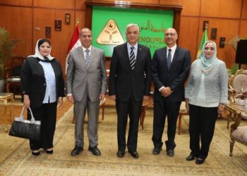 رئيس جامعة المنوفية يلتقى بأعضاء لجنة قطاع «التربية للطفولة المبكرة بالأعلى للجامعات»