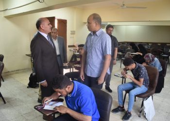 رئيس جامعة الأقصر يتابع سير أعمال الامتحانات العملية بكلية الآثار