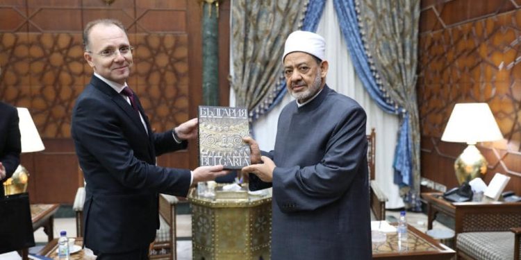 الإمام الأكبر: سيظل الأزهر منارة للعلم ومحافظا على الشريعة وعلوم اللغة