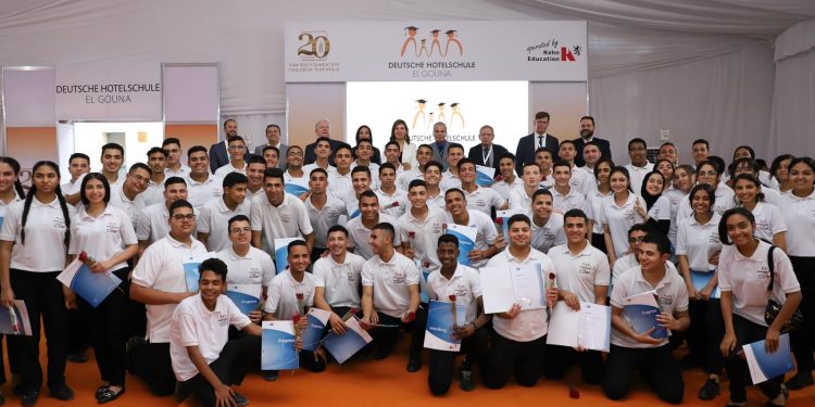 المدرسة الألمانية الفندقية بالجونة تحتفل بتخريج 60 طالب