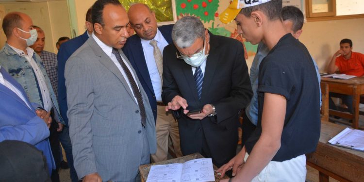 إيقاف رئيس لجنة وتحويلها لخاصة بالتصحيح في إعدادية المنيا