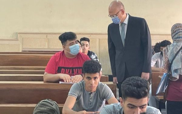 عميد «تجارة عين شمس»:55815 طالبا يؤدون امتحانات البكالوريوس بـ 3 شعب