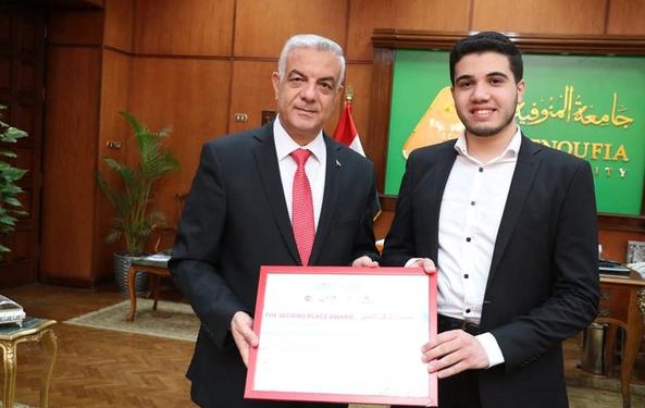 رئيس جامعة المنوفية يكرم الثاني على العالم في مسابقة حفظ وتجويد القرآن بروسيا