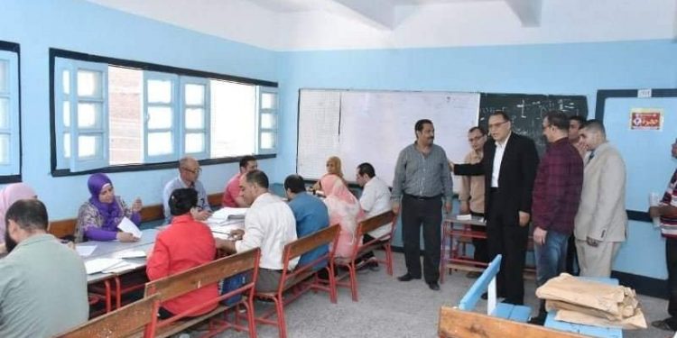 محافظ الشرقية يوجه بالتأني في تصحيح أوراق الشهادة الإعدادية