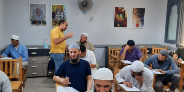 تطوير الوافدين بالأزهر انتظام سير اختبارات مادة الكمبيوتر وتكنولوجيا المعلومات لطلاب كبار السن