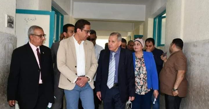 محافظ الفيوم ونائب وزير التربية والتعليم يتفقدان لجان امتحانات الدبلومات الفنية 2022