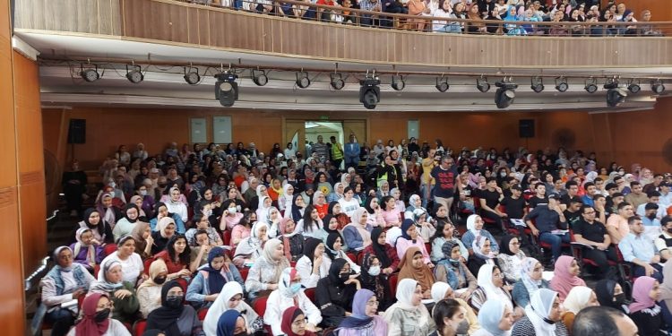 محافظ بورسعيد: قوافل تعليمية لتخفيف العبء على الأسر ومساعدة طلاب الثانوية