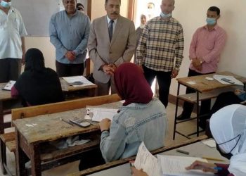 محافظ مطروح: 4553 طالب بالدبلومات الفنية أدوا الامتحانات اليوم 